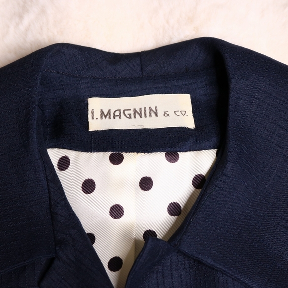 Vintage Navy Blue CroppeBlazer with Tailored Fit and Notched Collar - Picture 6 of 6